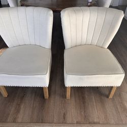 Accent Chairs 