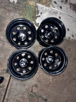 Set of 4 Black Steel Wheels Rims with Chrome Center Caps