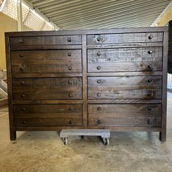 Dresser In Good Condition 