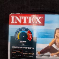 NEW, IN SEALED BOX VERY NICE VERY DURABLE, DURA BEAM DELUX "INTEX" 20" TWIN AIR BED MATRESS WITH PUMP, PRICED TO SELL!!!