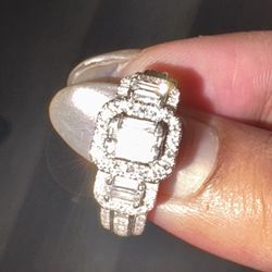 Beautiful Natural Diamond Ring in 14k white gold