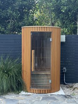 Designer Round Sauna — Canadian Hemlock, Sculptural Design, Fully Assembled