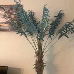 Artificial palm tree