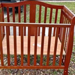 Mini crib 