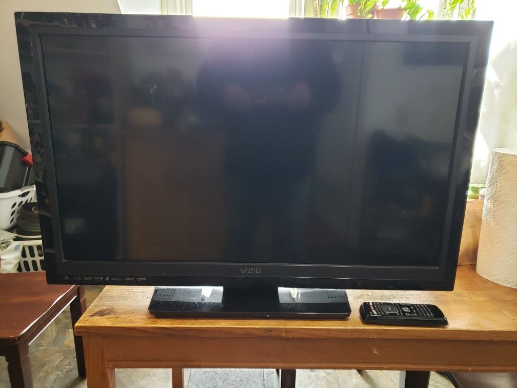 Vizio 32" LCD HDTV with WiFi

