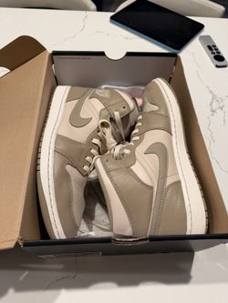 Jordan 1 Mid Mocha Men Size 10