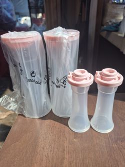 New Tupperware 2 Sets Salt And Pepper Shakers $35.00 Bilingual Hablo Español Cash And Pick-up Only 