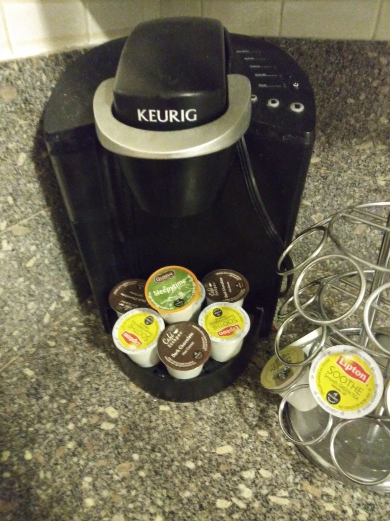 Keurig coffee maker and spinningk cup holder
