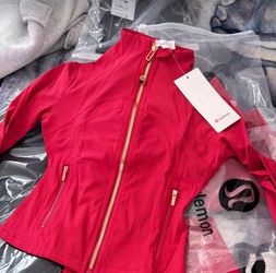 Lululemon red top