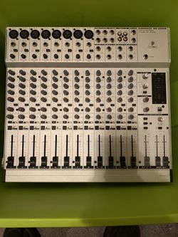 MIXING BOARD BEHRINGER EURORACK 