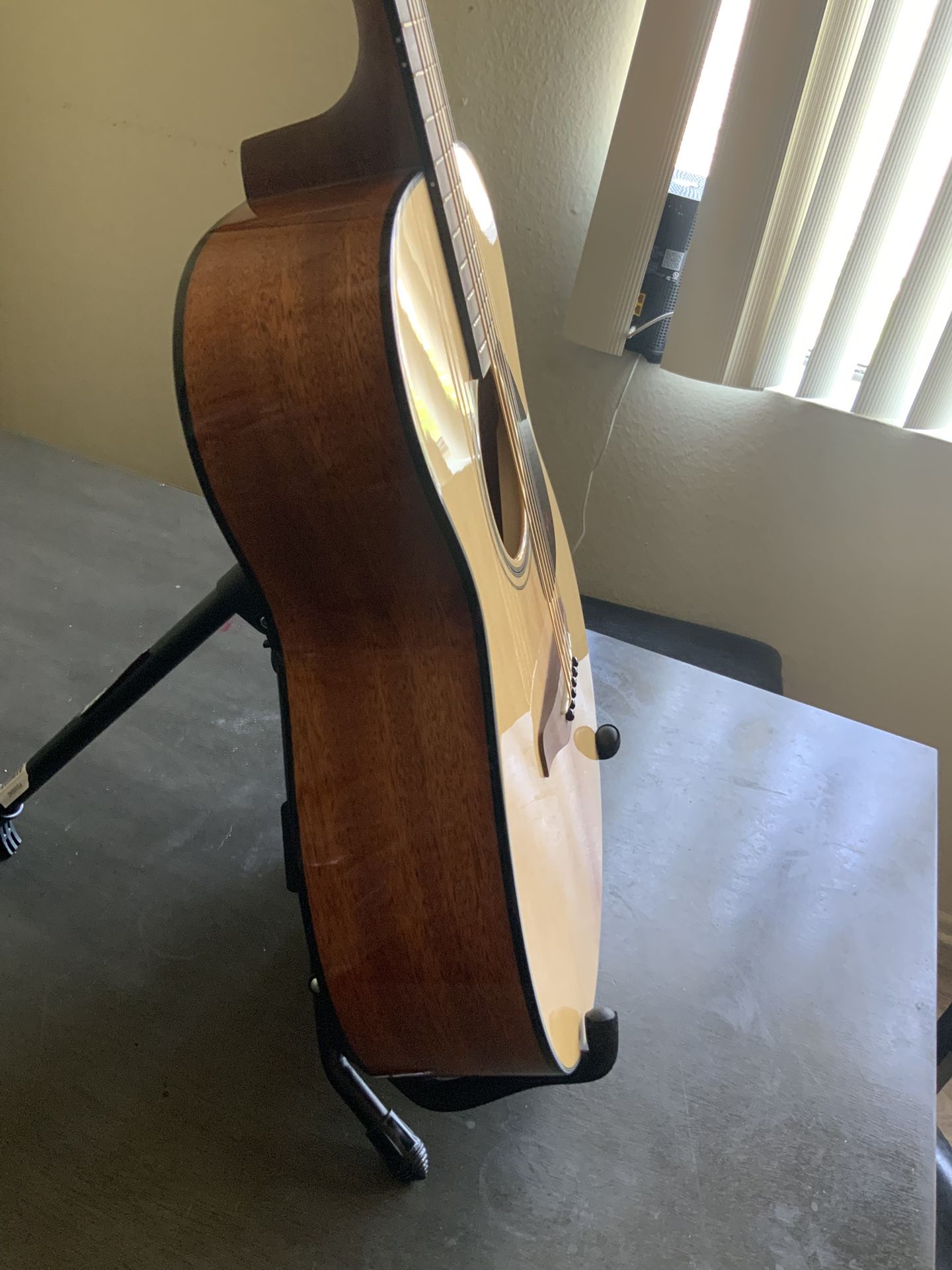 Yamaha FS800 FOLK STYLE ACOUSTIC GUITAR