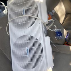 Double Windows Holmes Fan New