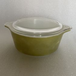 PYREX Green Verde Cinderella 472 Casserole Bowl 1 1/2 PT with Lid Vintage