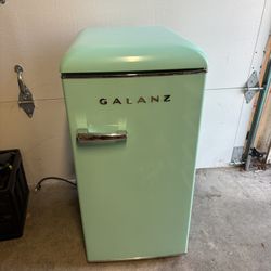 Galanz Retro Mini Fridge 