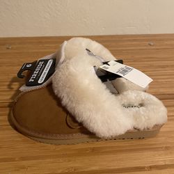 Brand new genuine shearling slippers Size 6