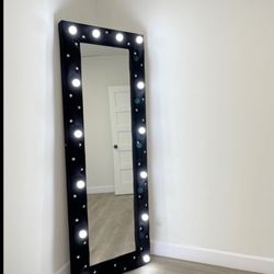 New Mirror Stand 