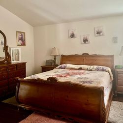 Bedroom Set With Lamps And Room Decor / Recamara  Con Lámparas Y Decoración 