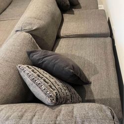 L-Shaped Sectional Couch W/Pillows