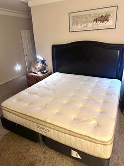 Saatva Latex Hybrid Queen Mattress Excellent Condition