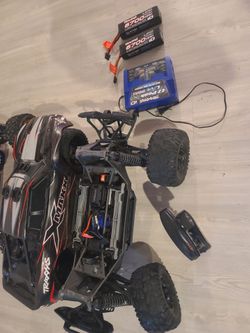 Xmaxx in good condition with a few upgrades...this truck is a beast & is 8s...fast & fun everytime I grab the controller