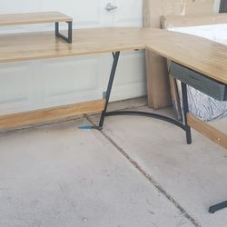 $100 NEWLY ASSEMBLED L-SHAPE COMPUTER DESK 