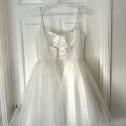 White Elegant Dress Size 2-4