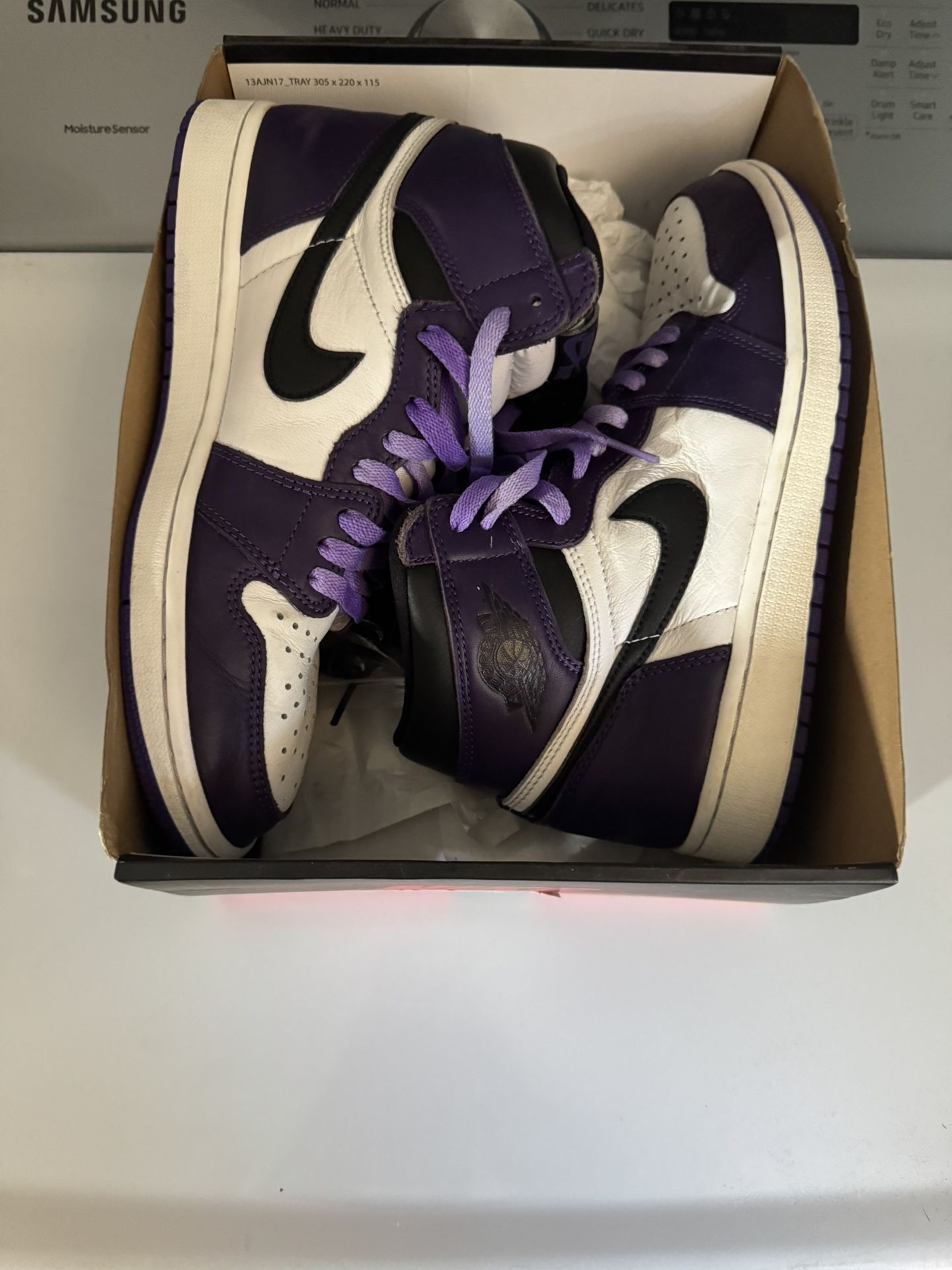 Air Jordan 1 Retro High Court Purple