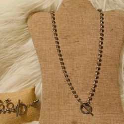 UNO DE 50 brand garments.