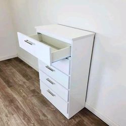 5 Drawer Chest of Drawers in Black and Whit, Ask the Price   