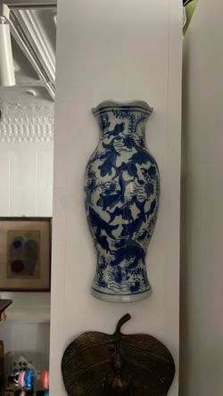 Vintage Chinese Wall Pocket Blue White