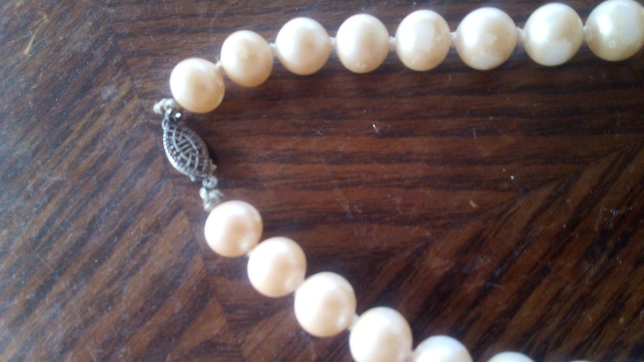 Real cultured pearls necklace antique