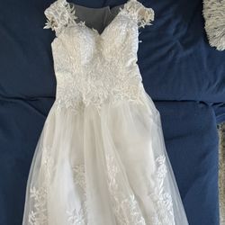 *Beautiful Wedding Dress For Sale 