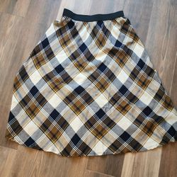 Plaid Style Skirt In Size M