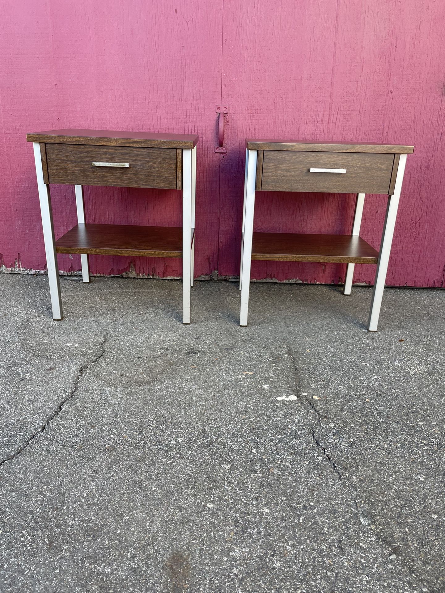 Fórmica Bedside Table