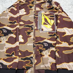 Size Large Volcom Atlantic Storm GT Camo Waterproof Snowboard Jacket.
