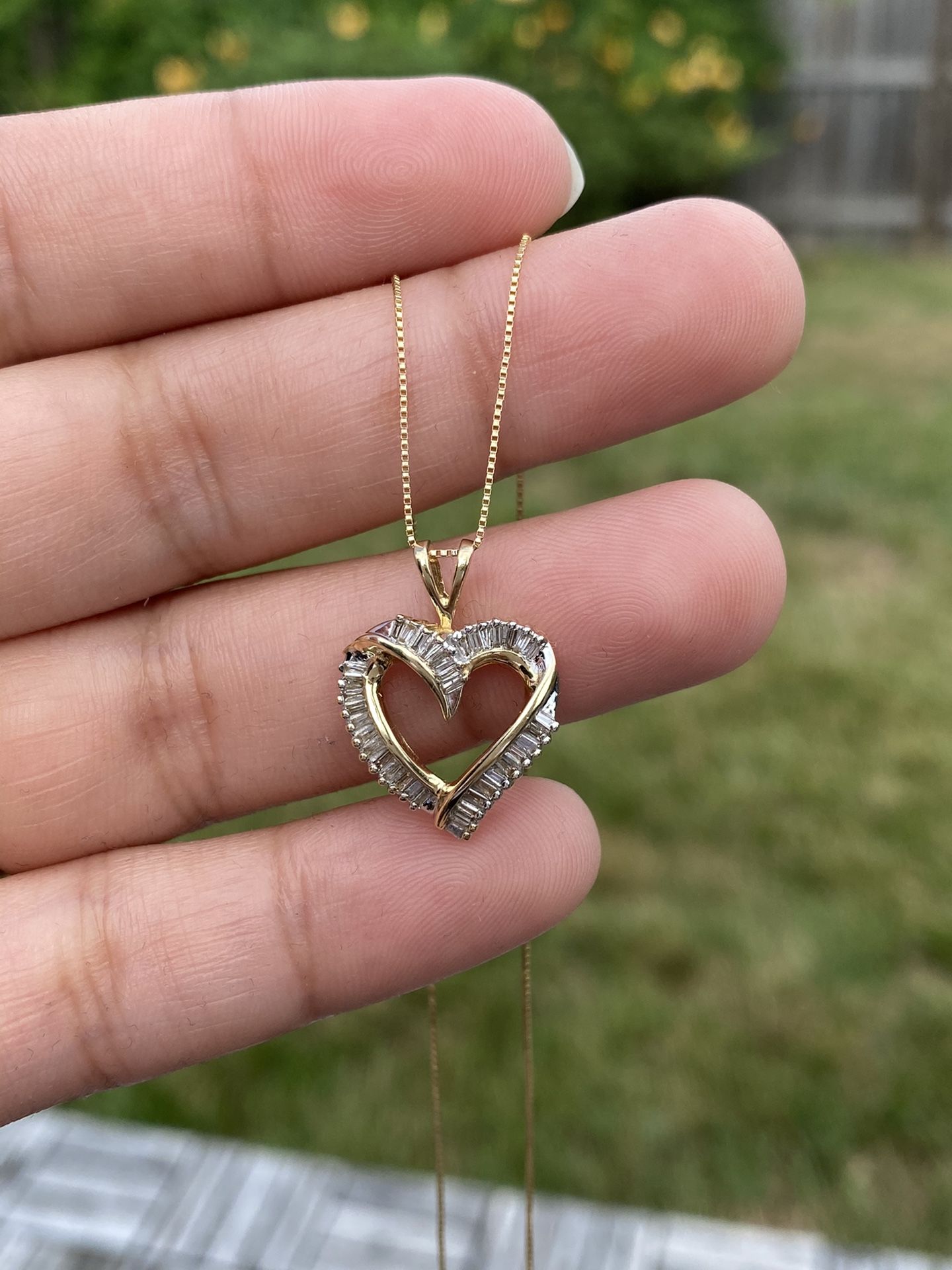 14k gold diamond heart and 20 inches chain