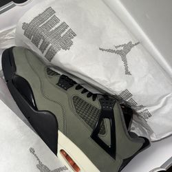 Undefeated x Jordan 4 