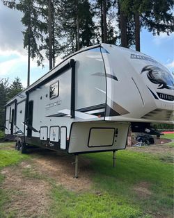 2022 Arctic Wolf Cherokee 3770 Suite 5th wheel rv tiny home