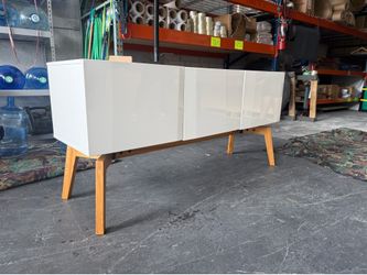 Modern TV Console / Media Cabinet – $150