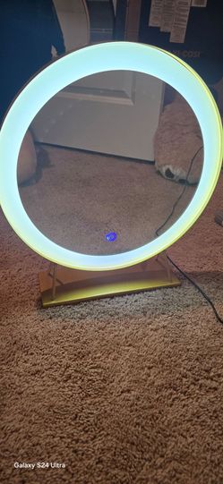 Round LED Vanity Mirror with Gold Stand RECOGER EN HUMBLE 77396