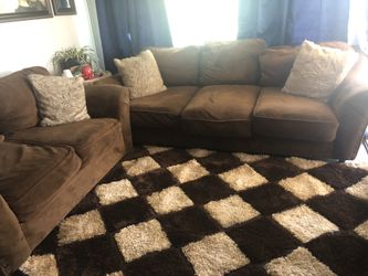 Sala con mesas y tapete