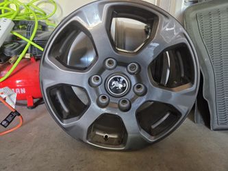 5  Rims With TPMS Sensors. 17x17.5