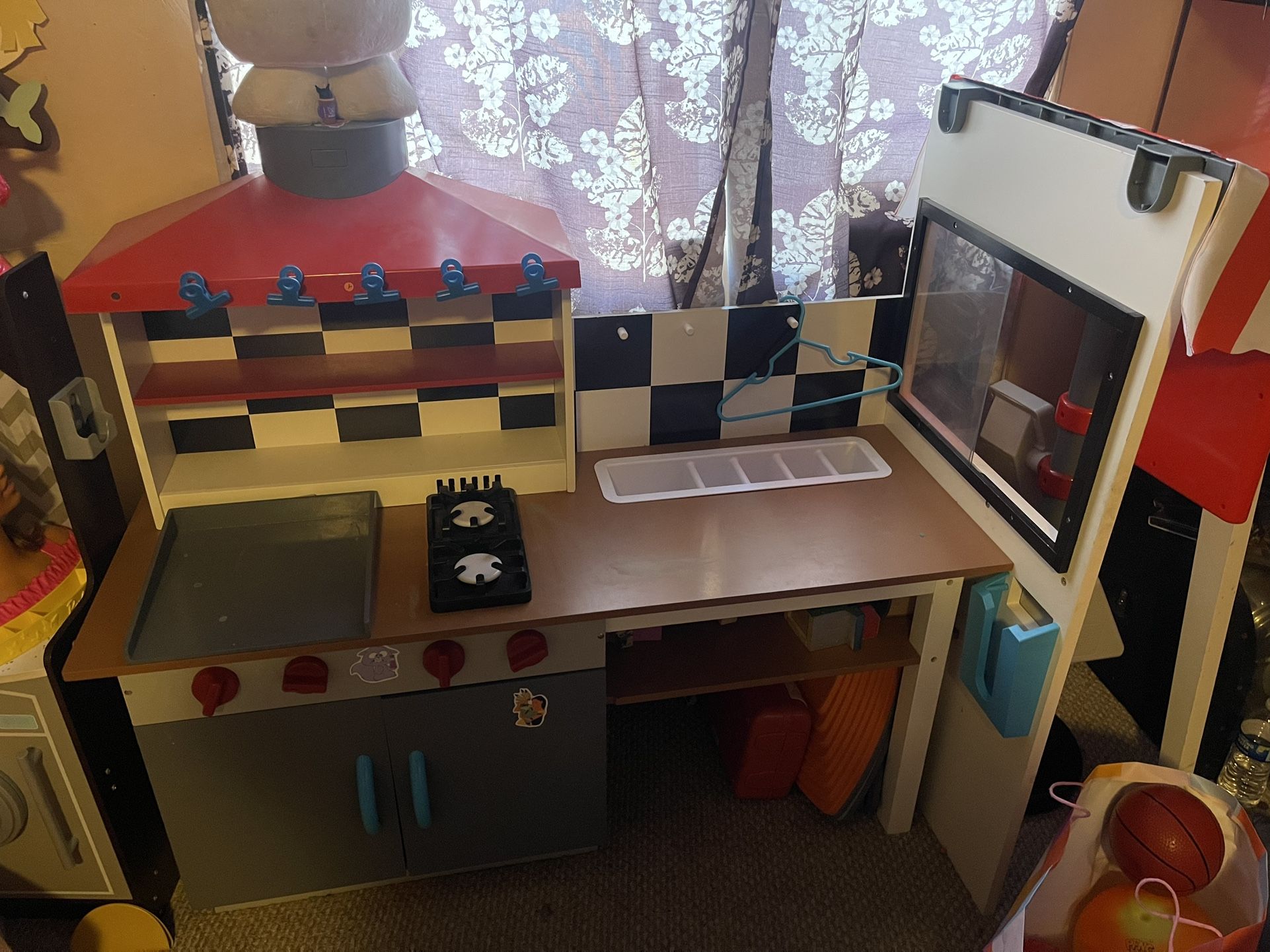Drive Thru Style Play Set