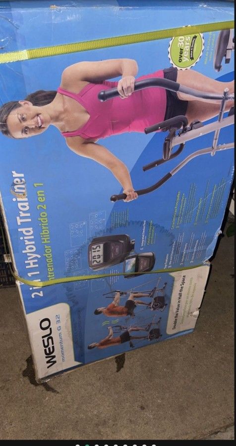Weslo Momentum G 3.2 hybrid trainer, which is a 2-in-1 fitness machine Weslo Momentum G 3.2 hybrid trainer, which is a 2-in-1 fitness machine that com