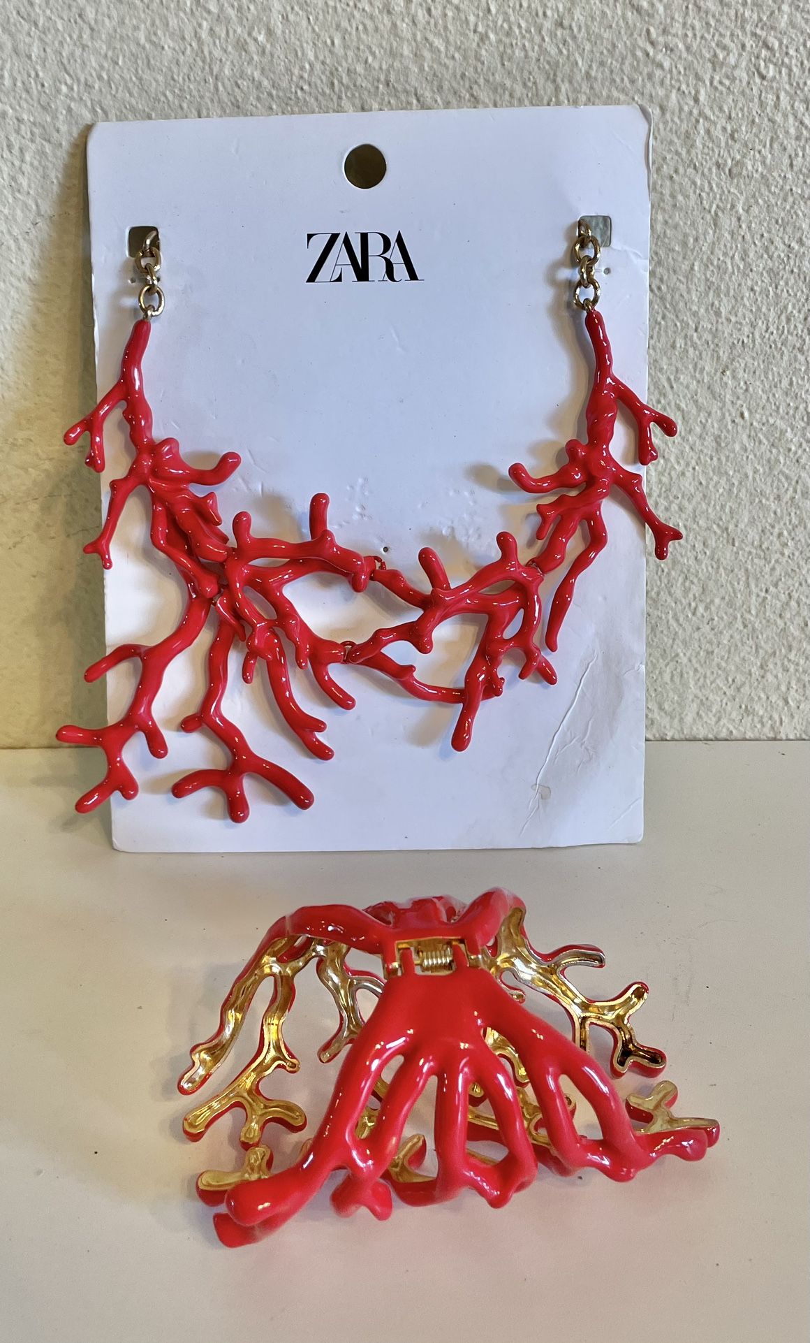 Zara Coral shaped enameled metal summer 2023 beach resort necklace And Bracelet 
