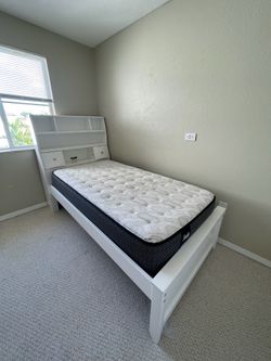 Rooms To Go Twin Bed with Mattress 🤍