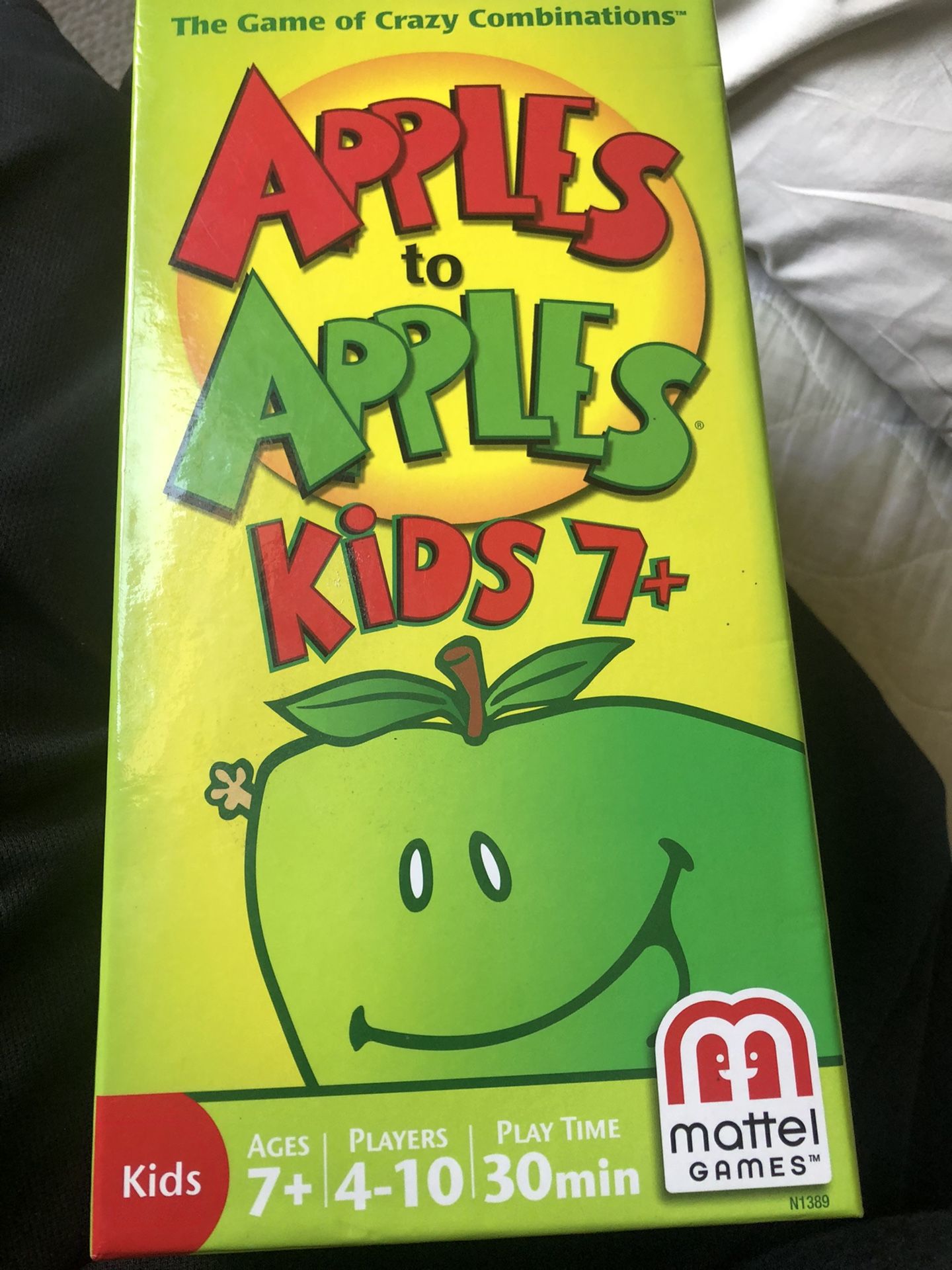 APPLES to APPLES Kids 7+ The Game Of Crazy Comparisons!