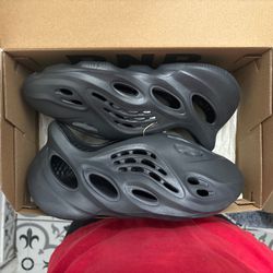 Ds Adidas Yeezy Dark Onyx Foam Runner Size 8