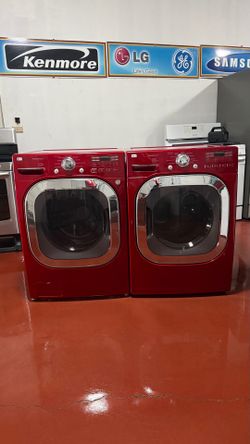 Set of washer machine LG and gas dryer. In perfect conditions and works perfectly. Washer machine capacity of 4.5 and dryer capacity 7.4. Deliver to y