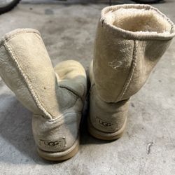 Authentic UGG Classic Short Boots (Style 5825) - Women’s Size 7 (W7) - Sand/Taupe